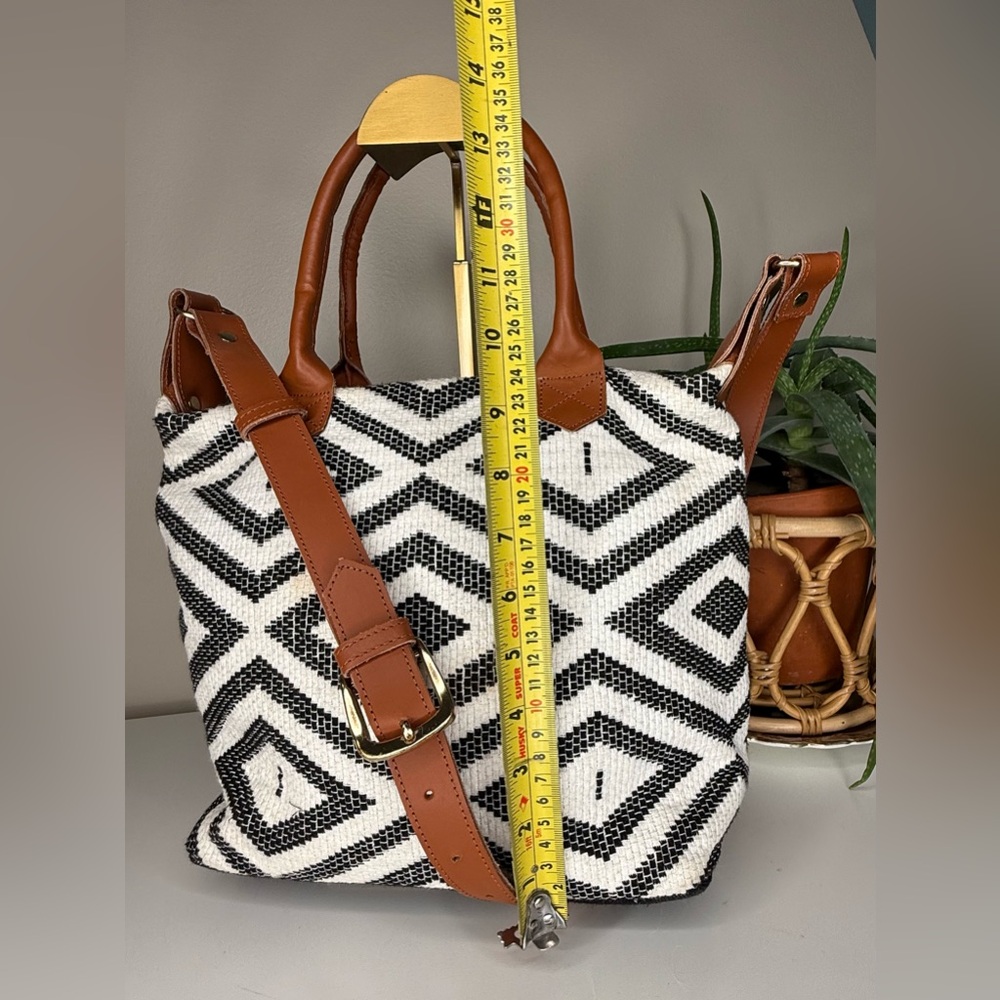 Rachel Zoe × Tribe Alive Geometric Woven Tote Bag Black White Tan Leather Straps - Picture 15 of 16